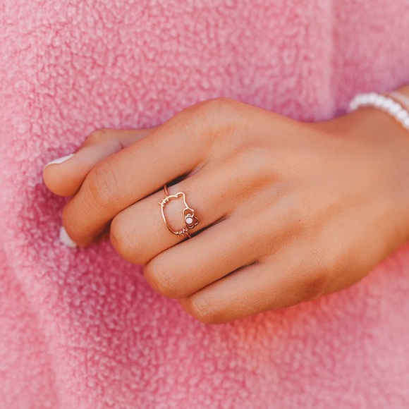 Pura Vida Hello Kitty size 6 rose gold ring with opal stone - Picture 2 of 7